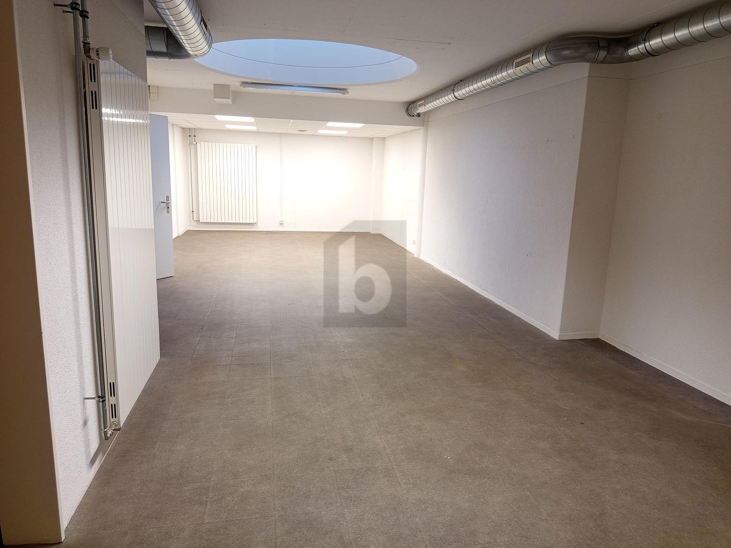 245m² Büro, Foto 2 von 4