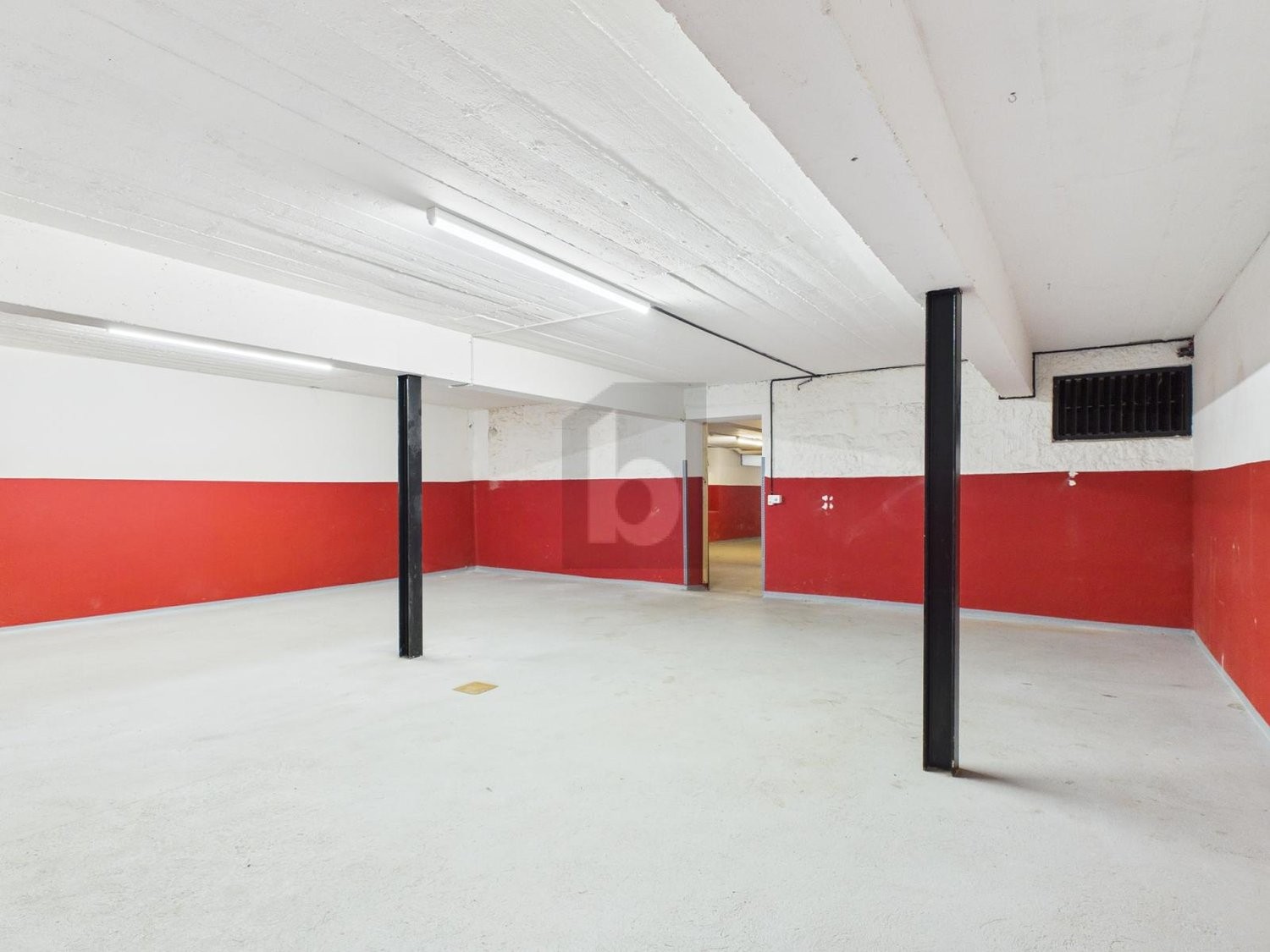 199m² storage room