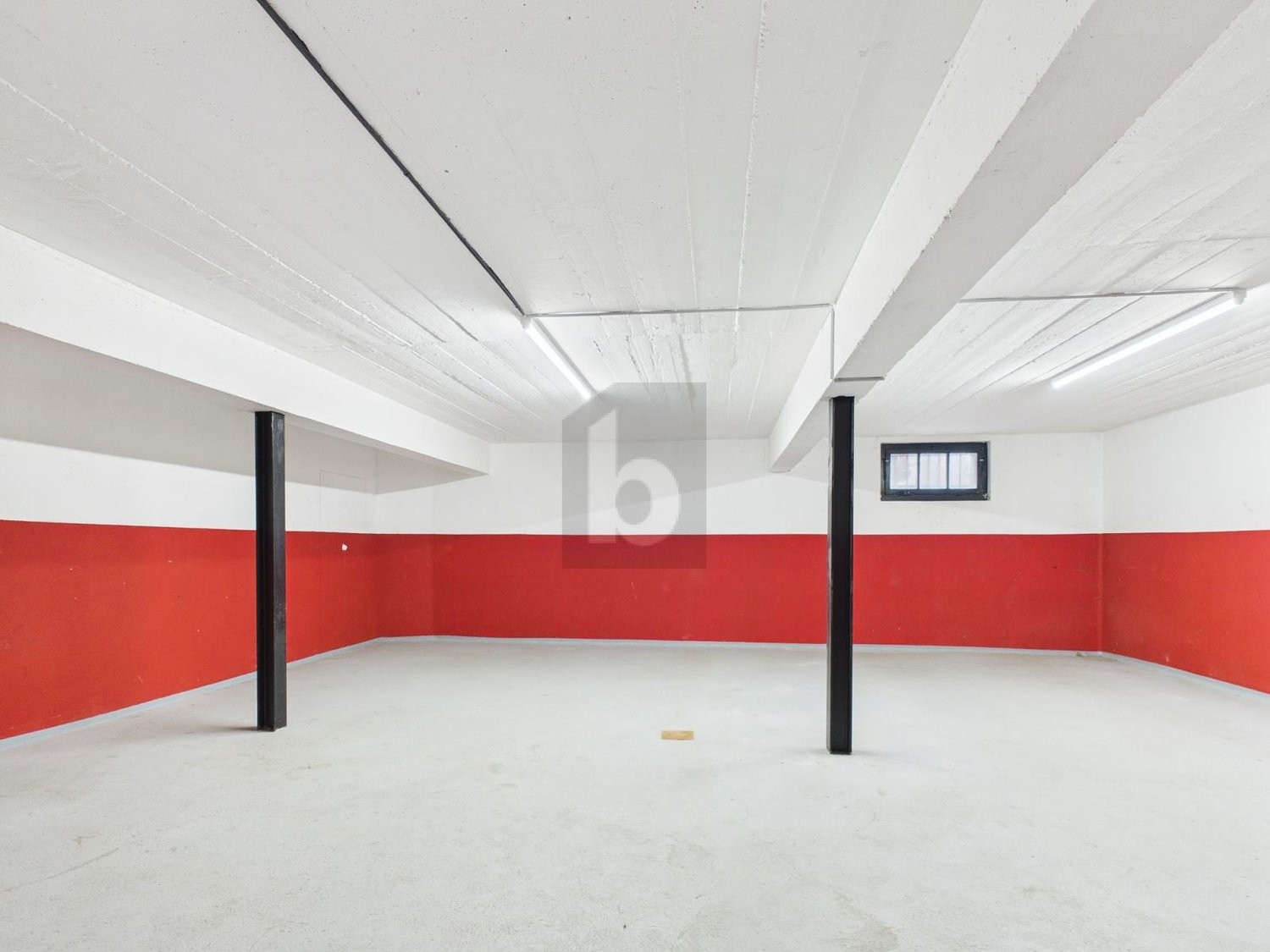 199m² storage room