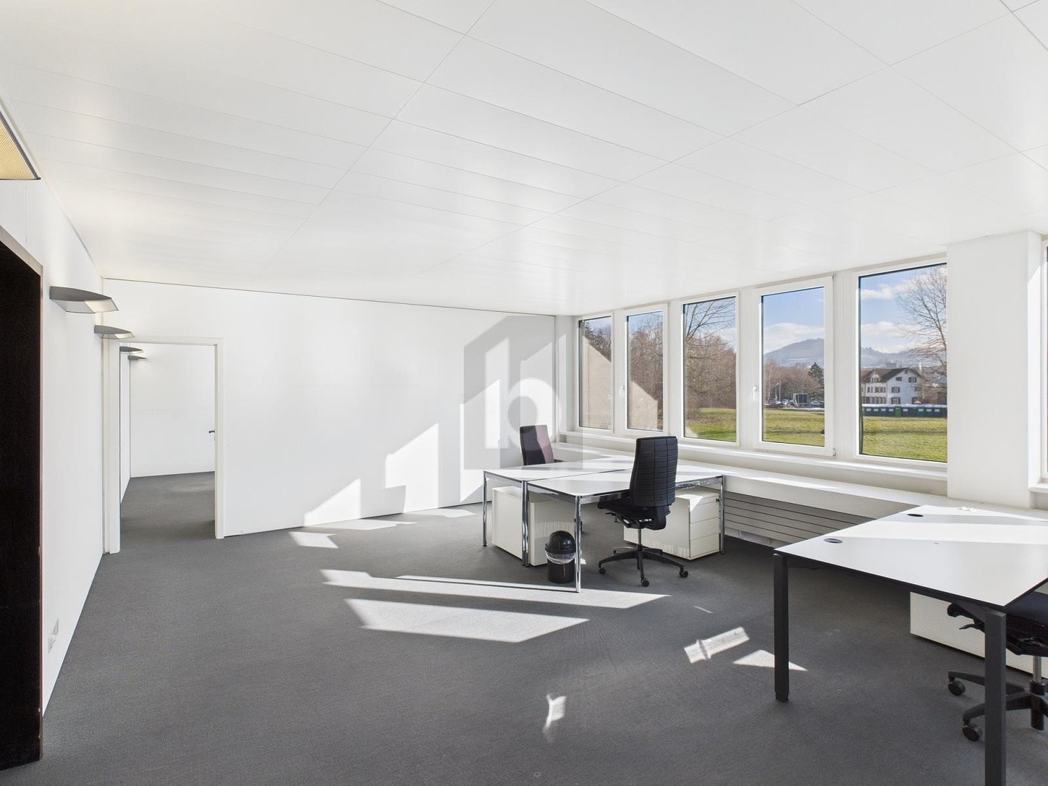 420m² office