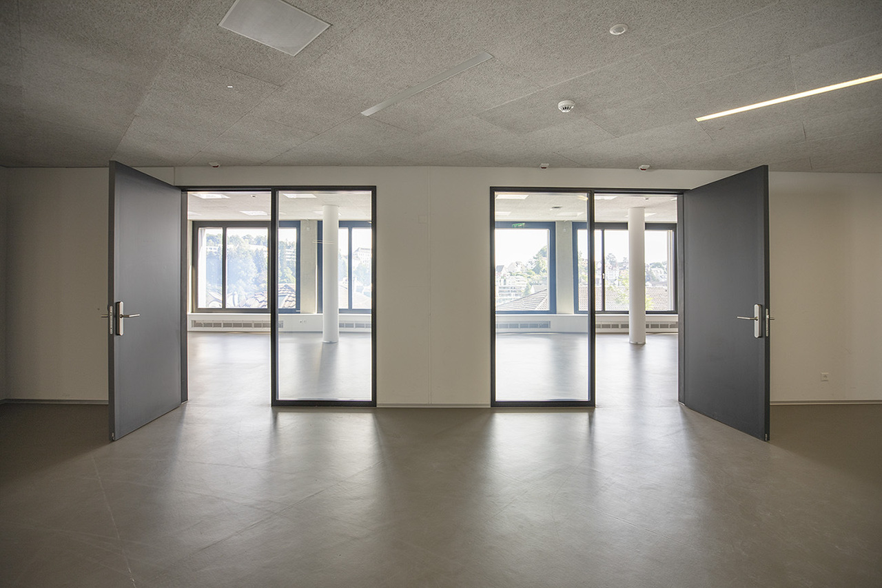 3205m² office