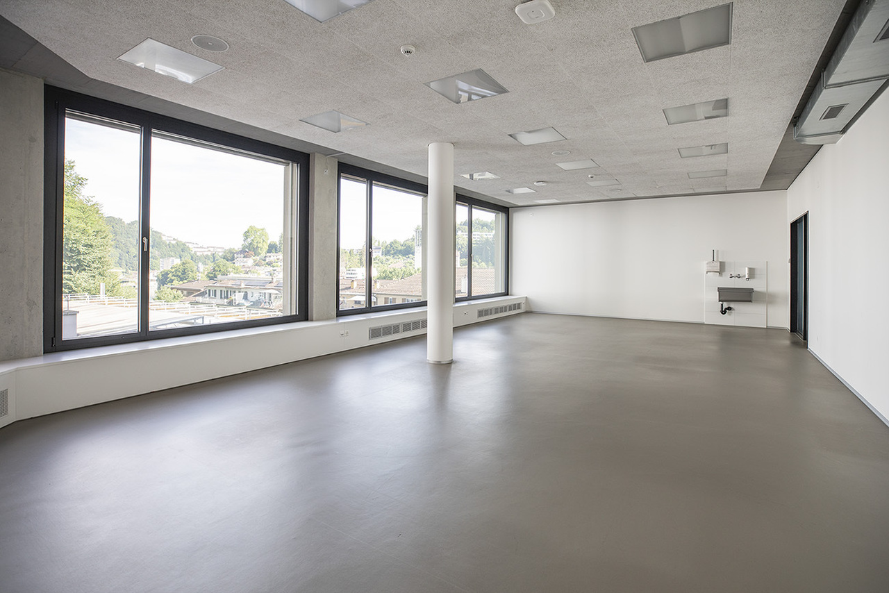 3205m² office