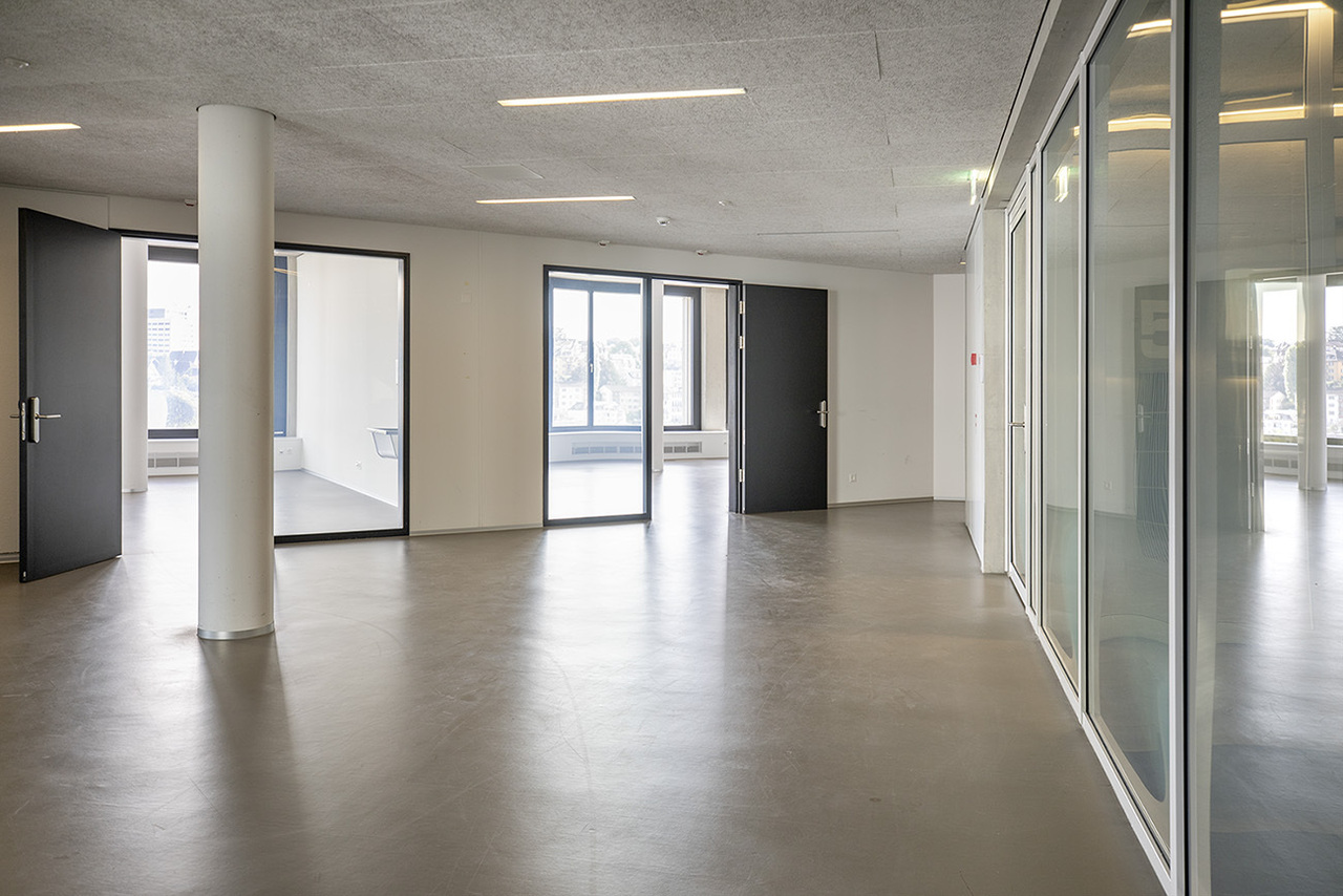 3205m² office