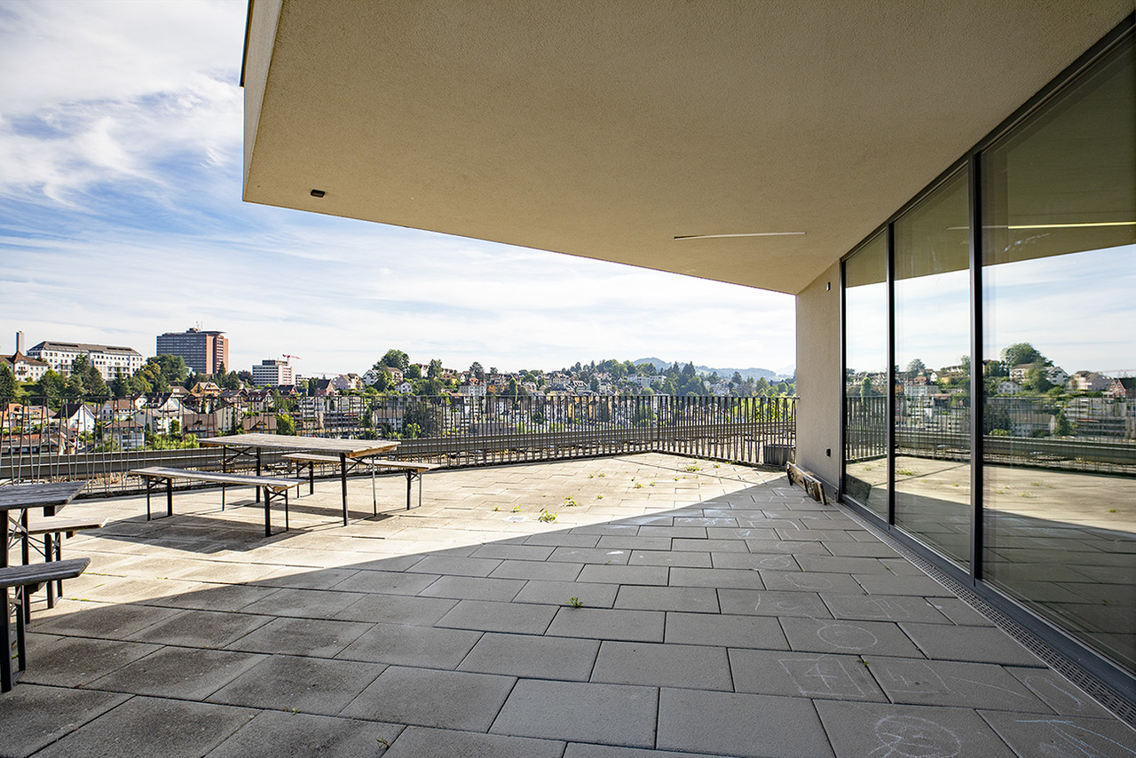 3205m² office