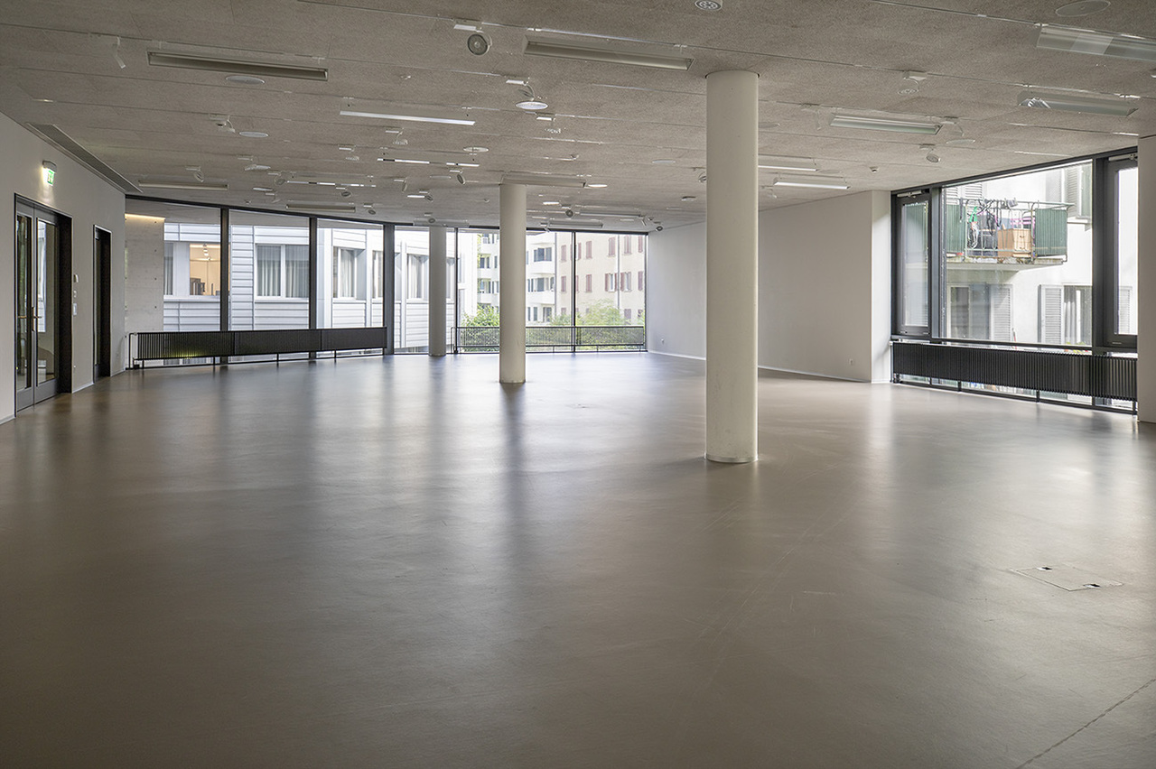 3205m² office