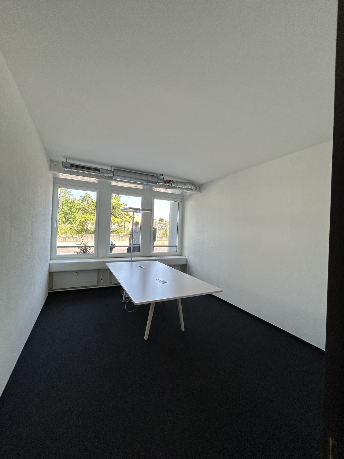 296m² office