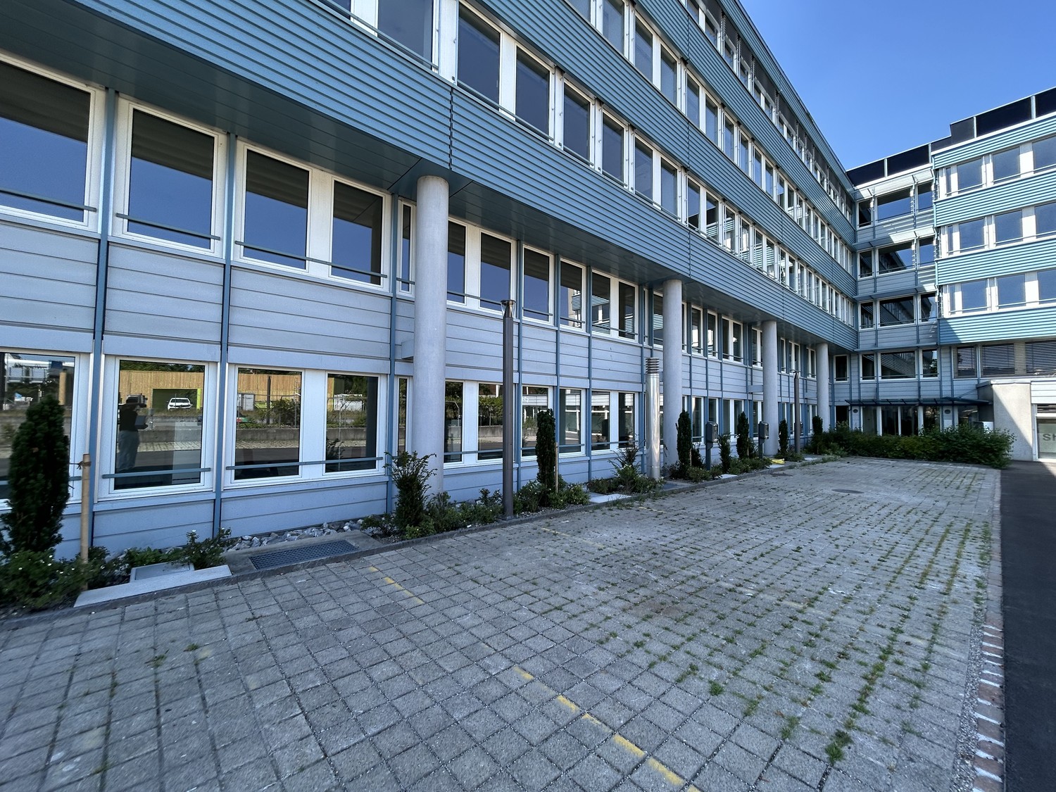 296m² office