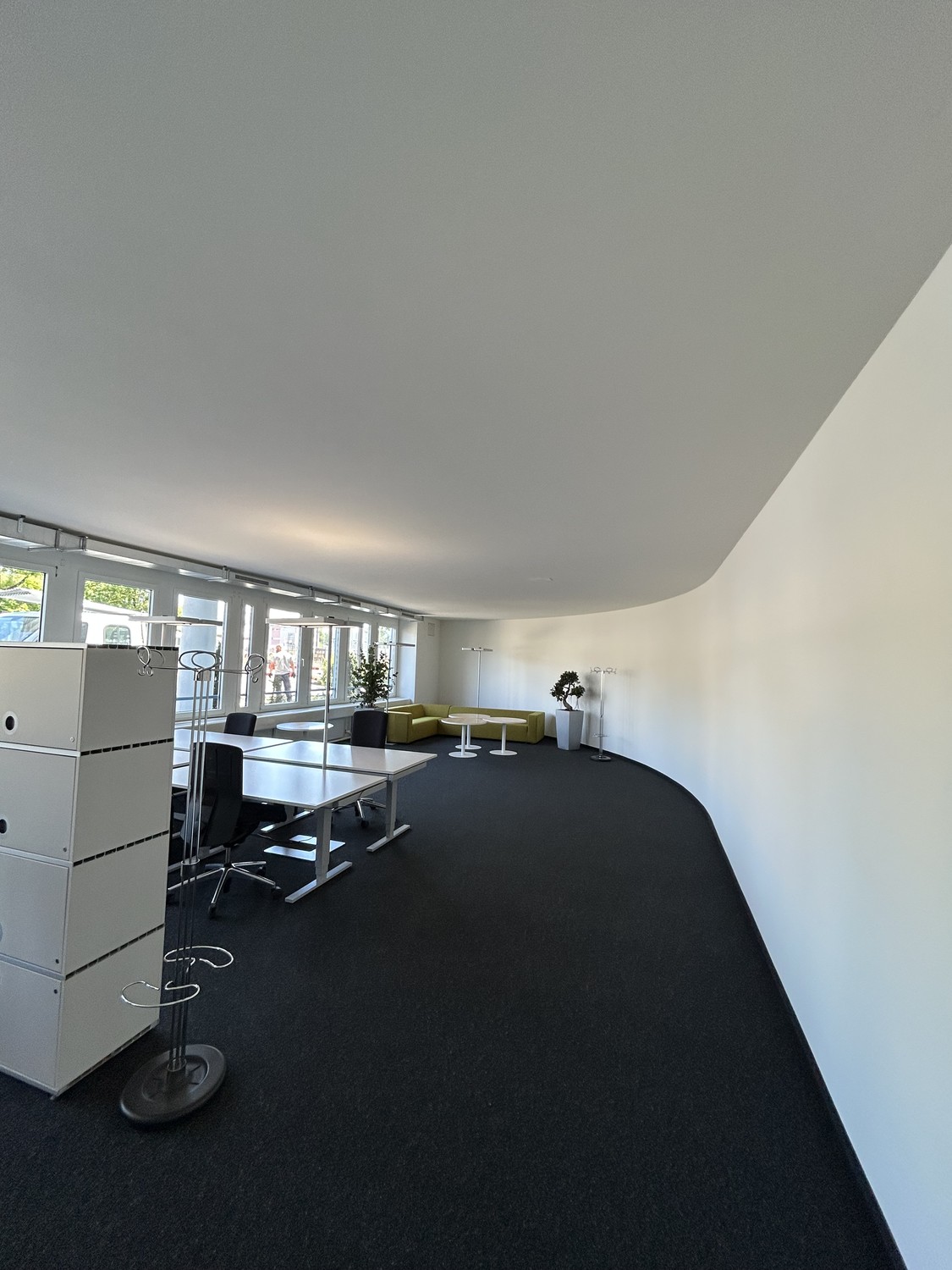 296m² office