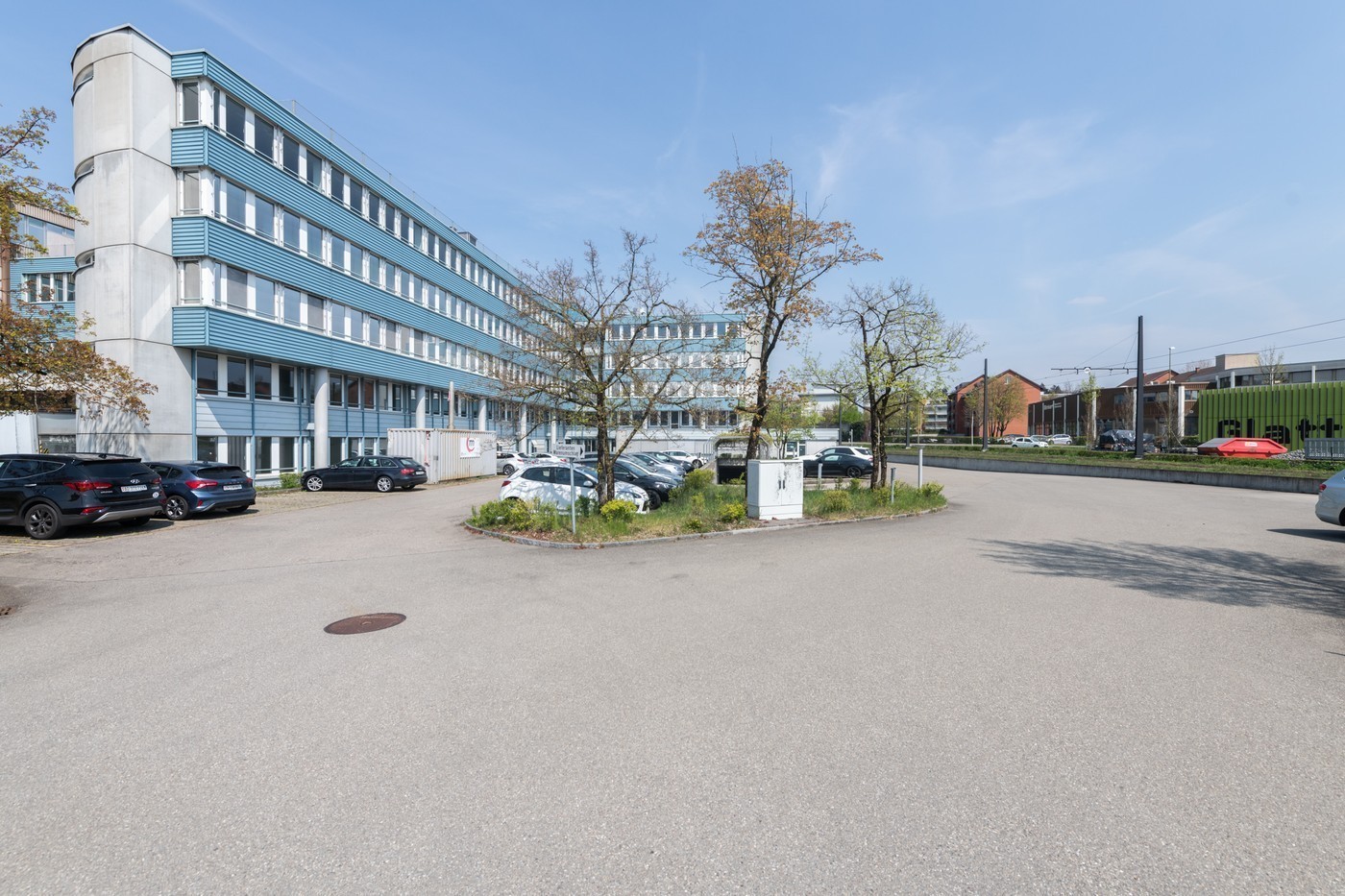 296m² office