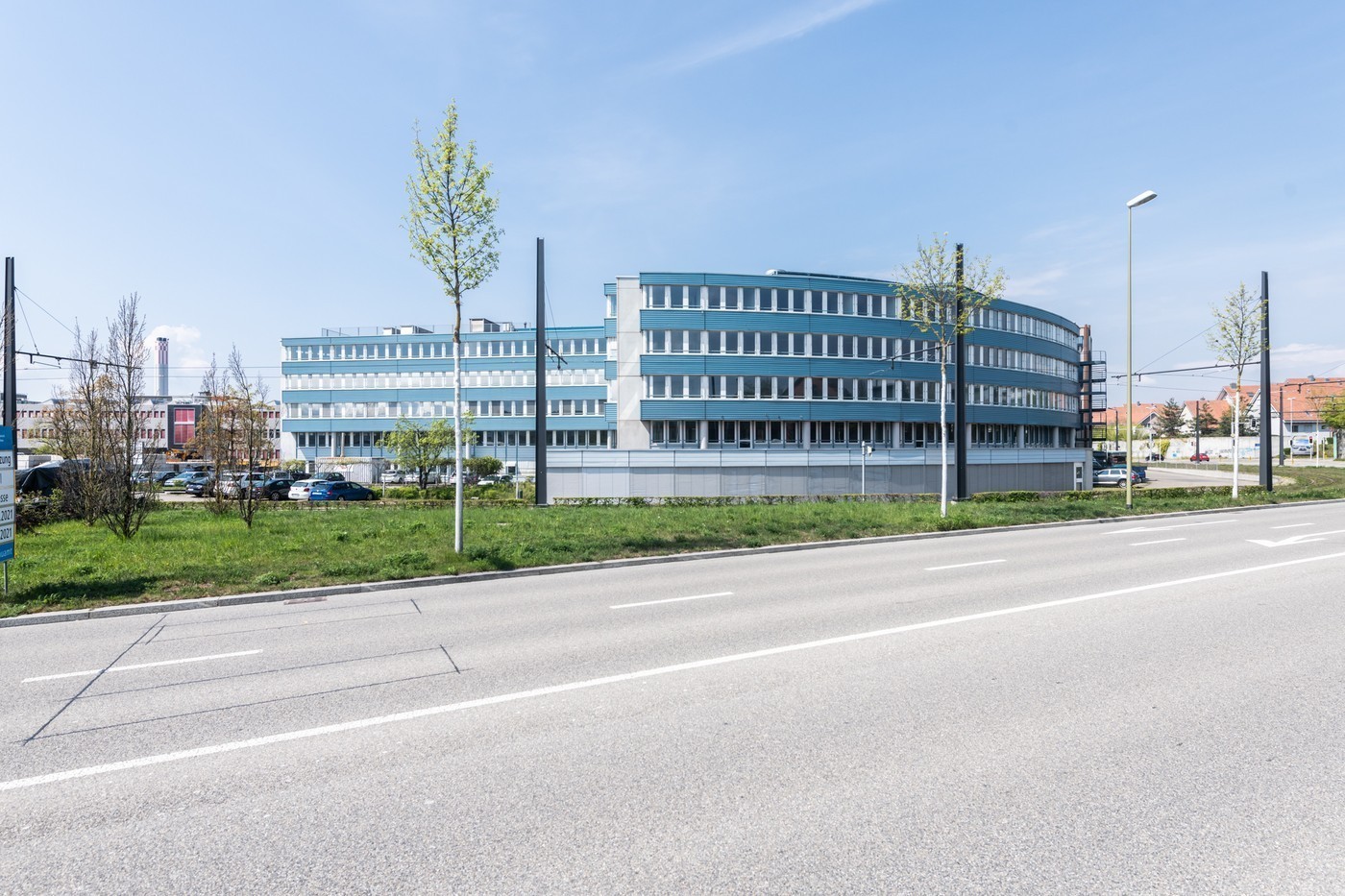 296m² office