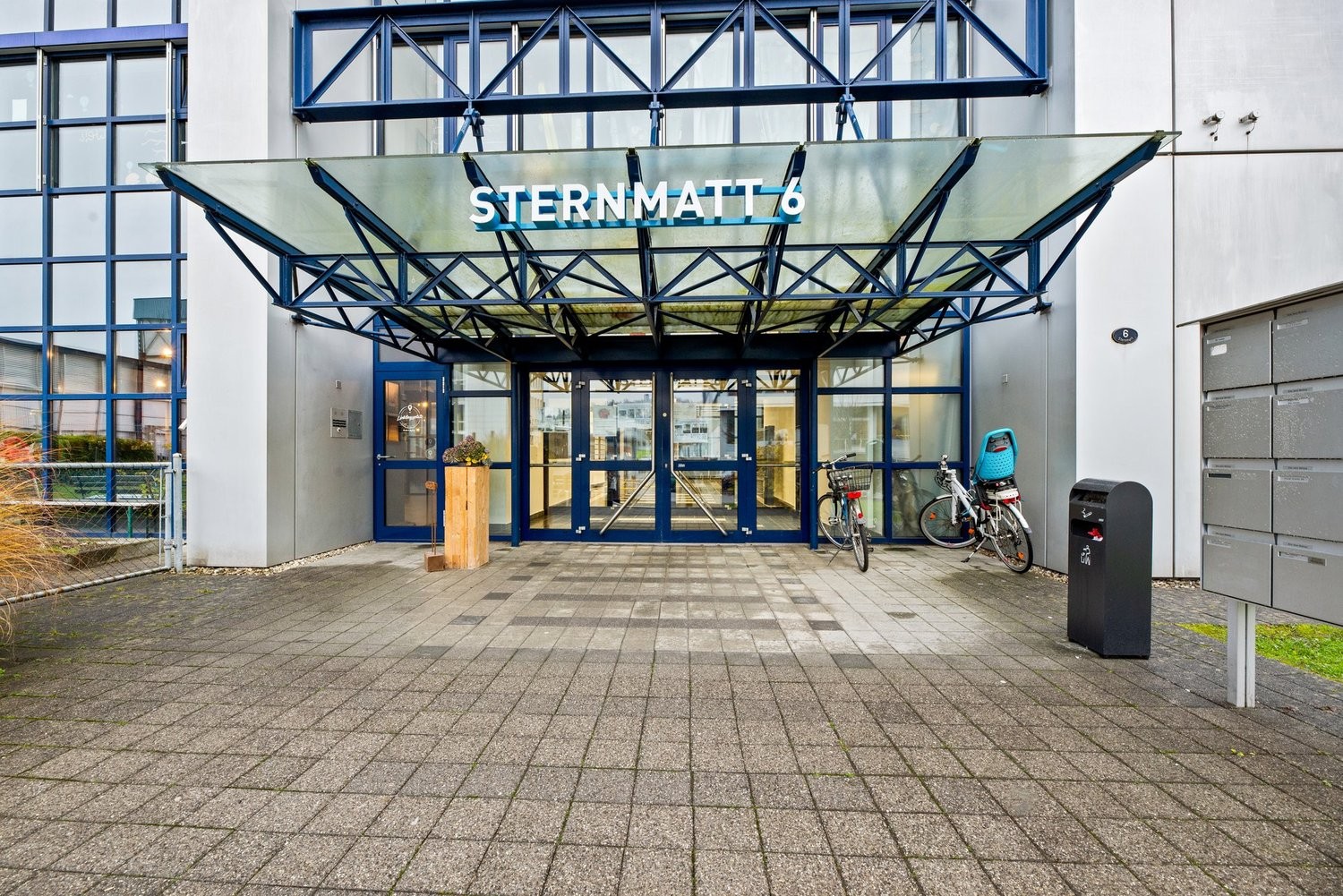 163m² office