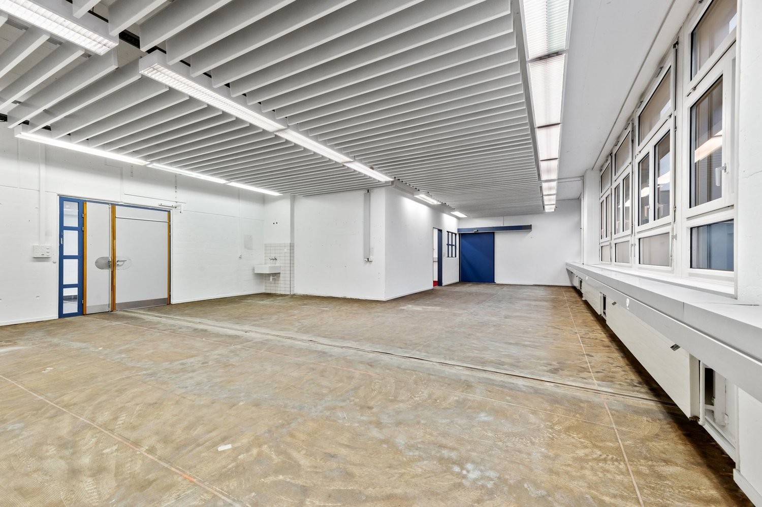 163m² office