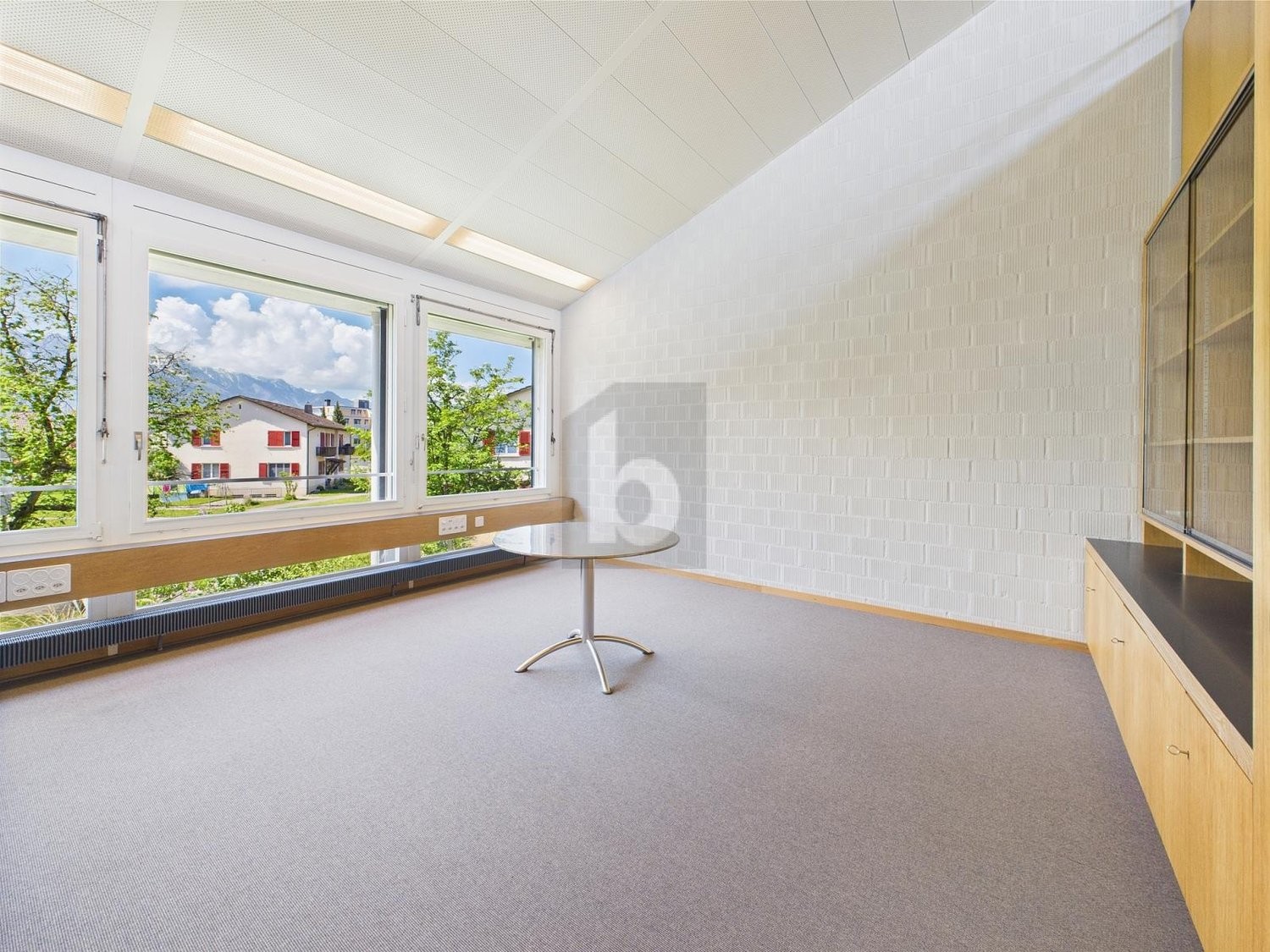 313m² office