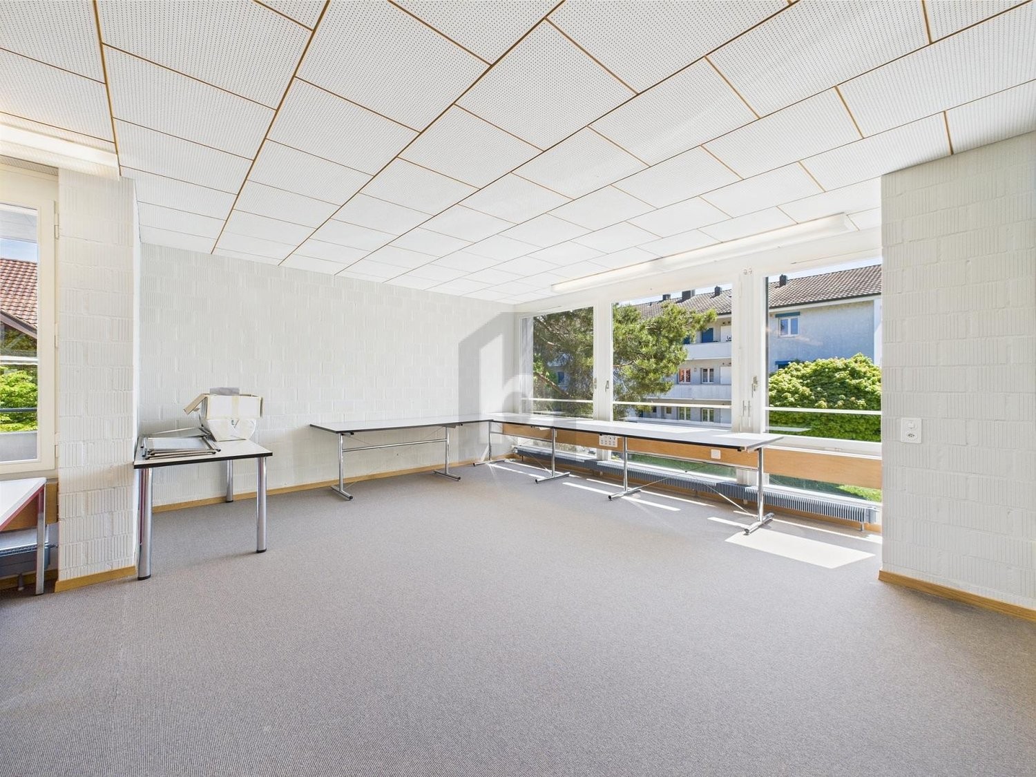313m² office