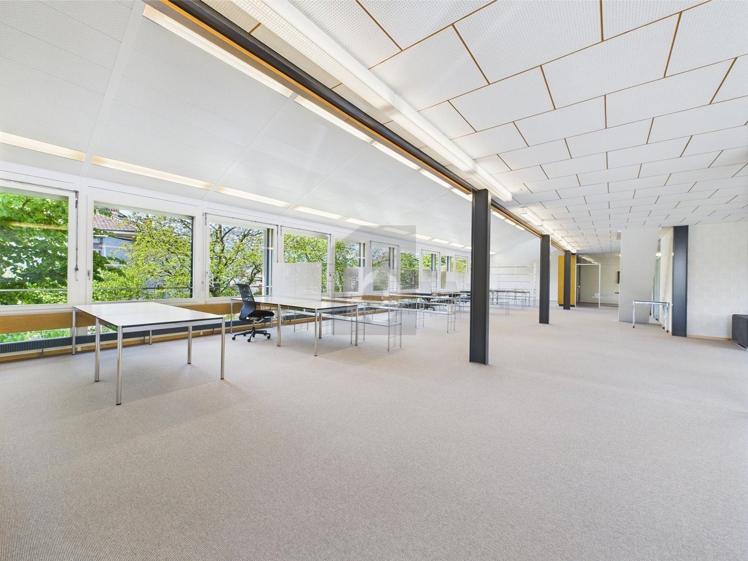 313m² office