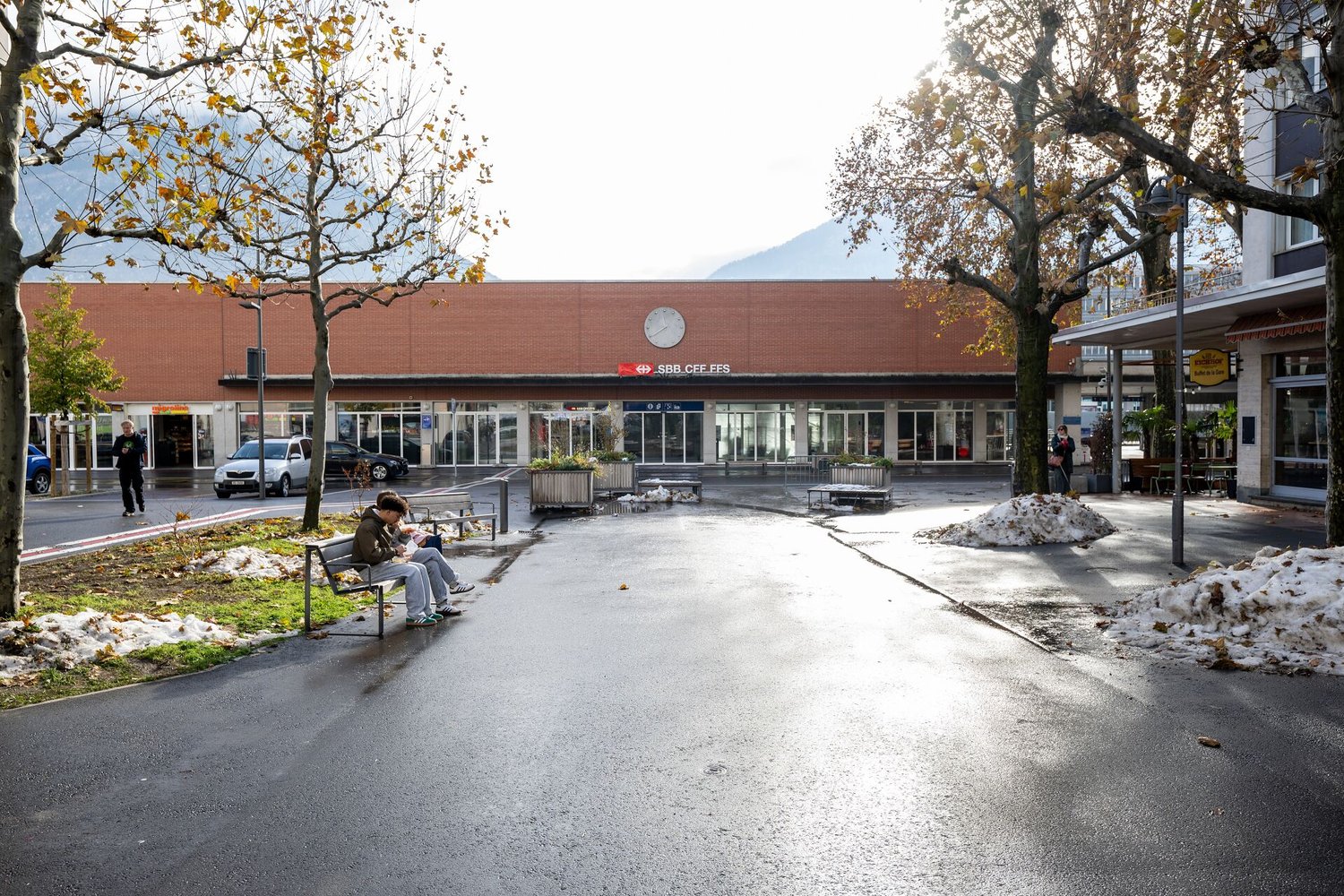 171m² Gewerbe

Vollständig anpassbar, für Aktivitäten wie Weinbar, kleine Gastronomie.

- Strategische Lage
- Grosse Schaufenster
- Möglichkeit für eine Terrassenecke
- Verlängerte Öffnungszeiten, von der Morgendämmerung bis spät in die Nacht
- 365 Tage im Jahr geöffnet
- Besucht von Reisenden, Pend, Foto 4 von 6