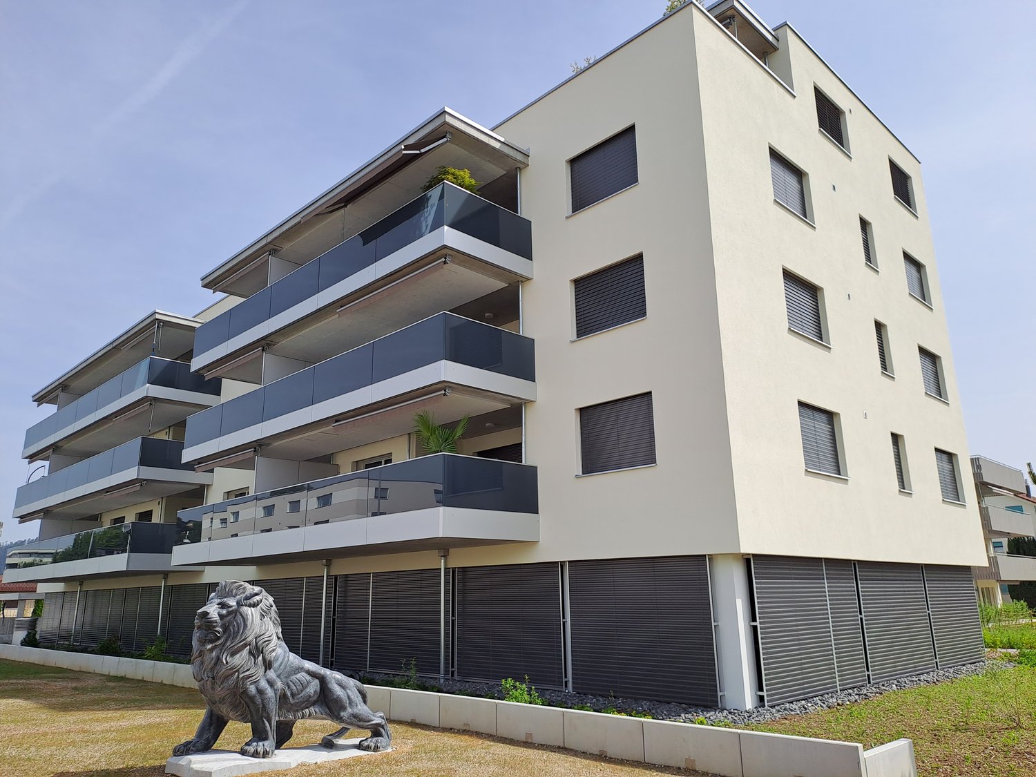 213m² commercial