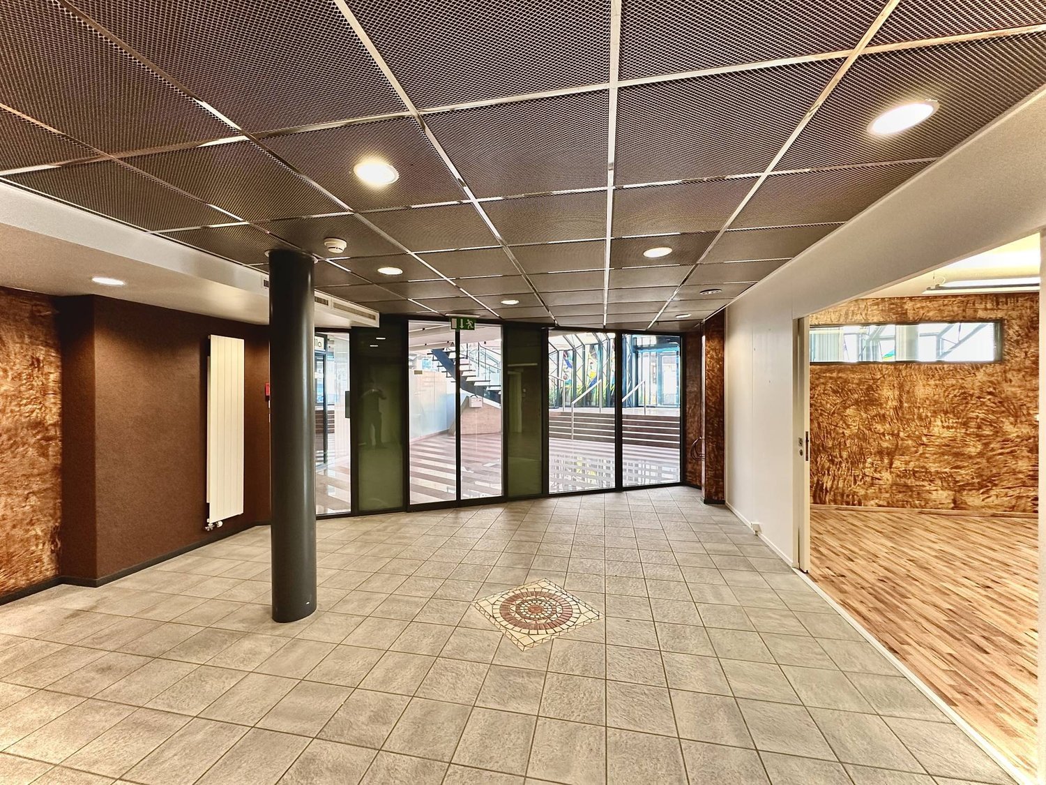 220m² Büro, Foto 3 von 5