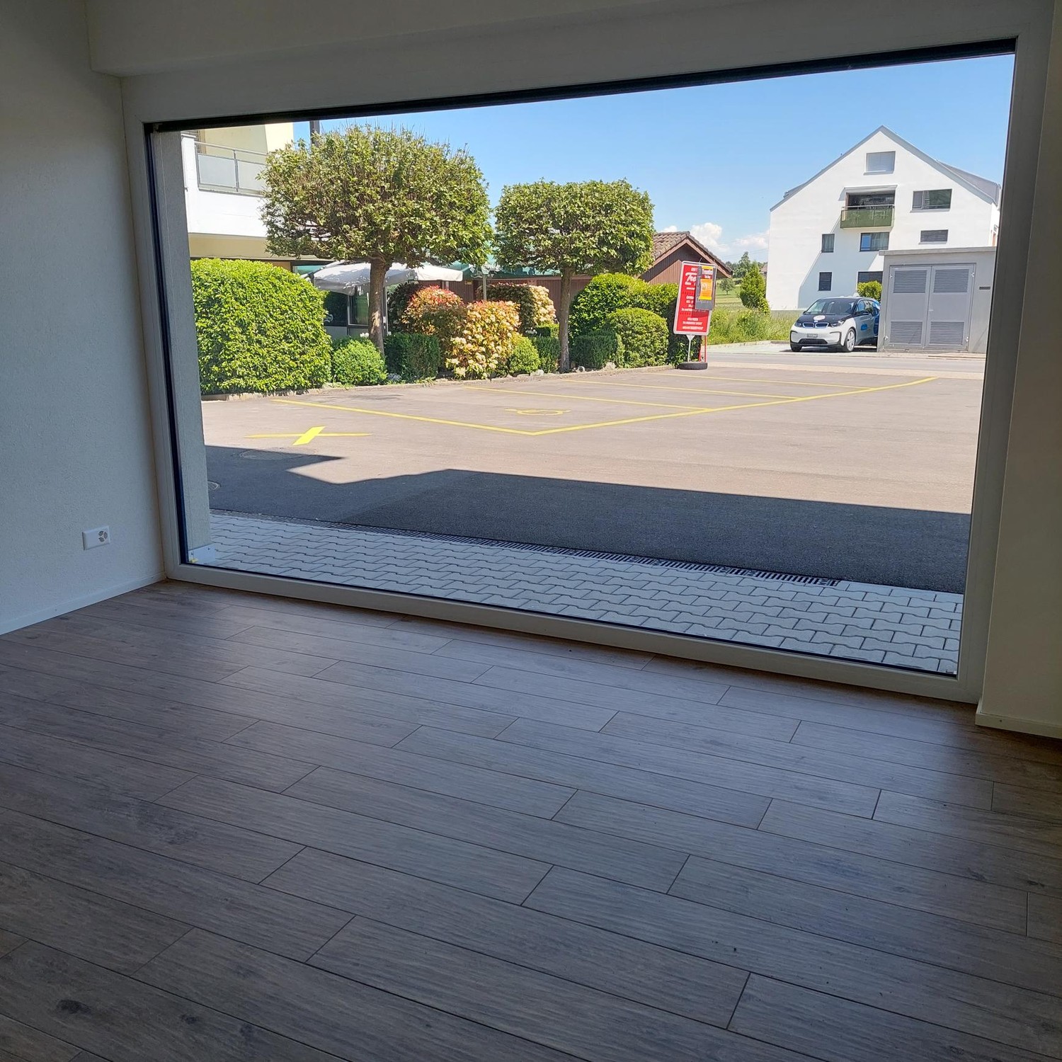 111m² commercial