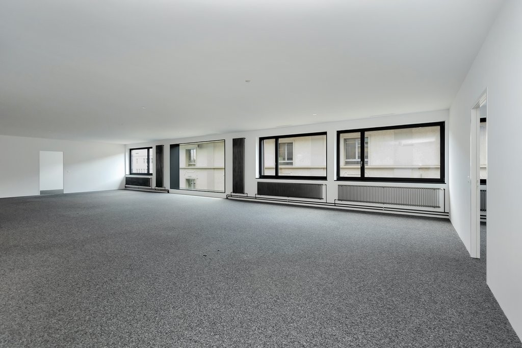 200m² office