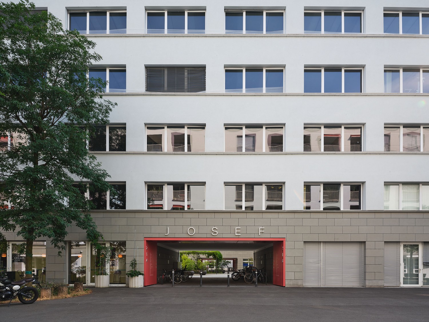 362m² office