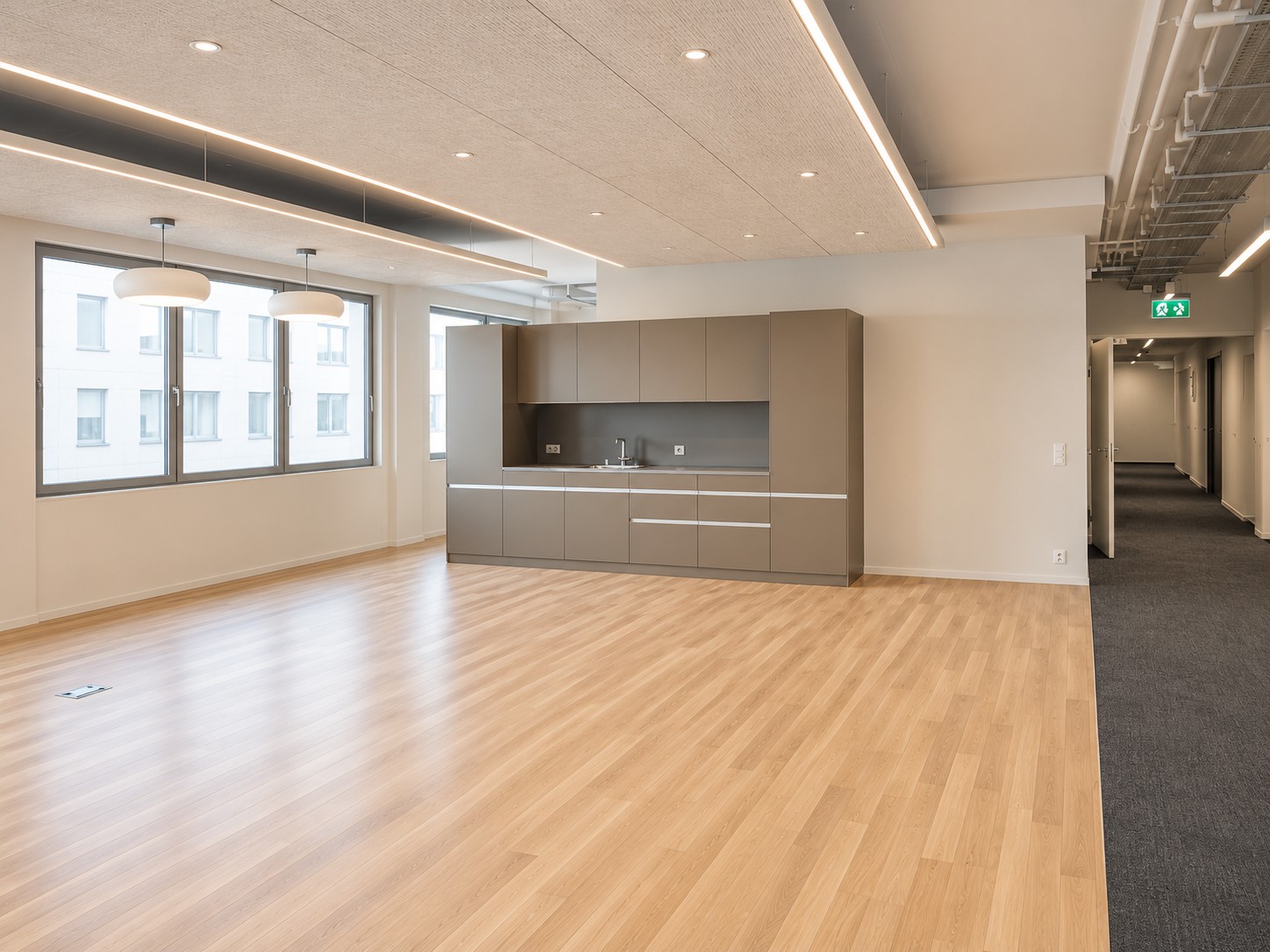 362m² office