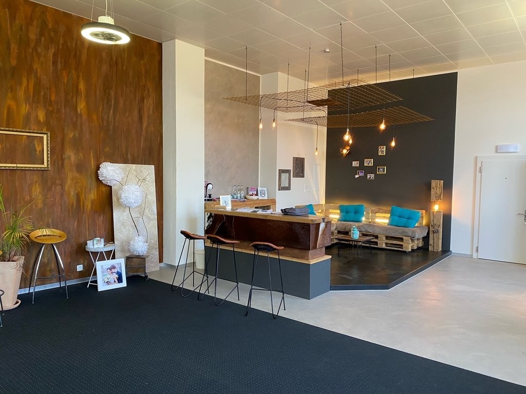 151m² commercial