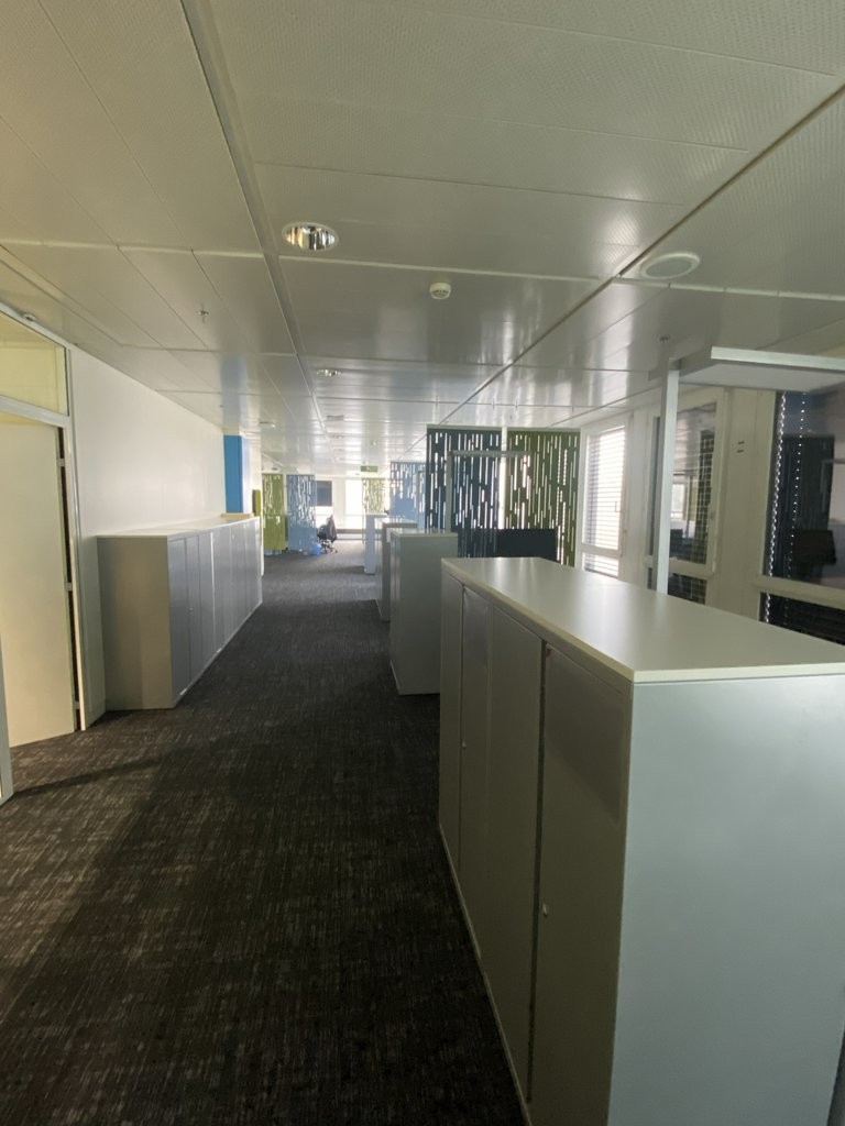 677m² Büro","description":"677 m2 Fläche im Geneva Business Center in Lancy

Gelegen 10 Minuten von der Autobahnausfahrt entfernt und 5 Minuten zu Fuss von der Tramstation "les Esserts"

Das Geneva Business Center bietet zahlreiche Dienstleistungen an, unter anderem Facility Management, Empfangs- un