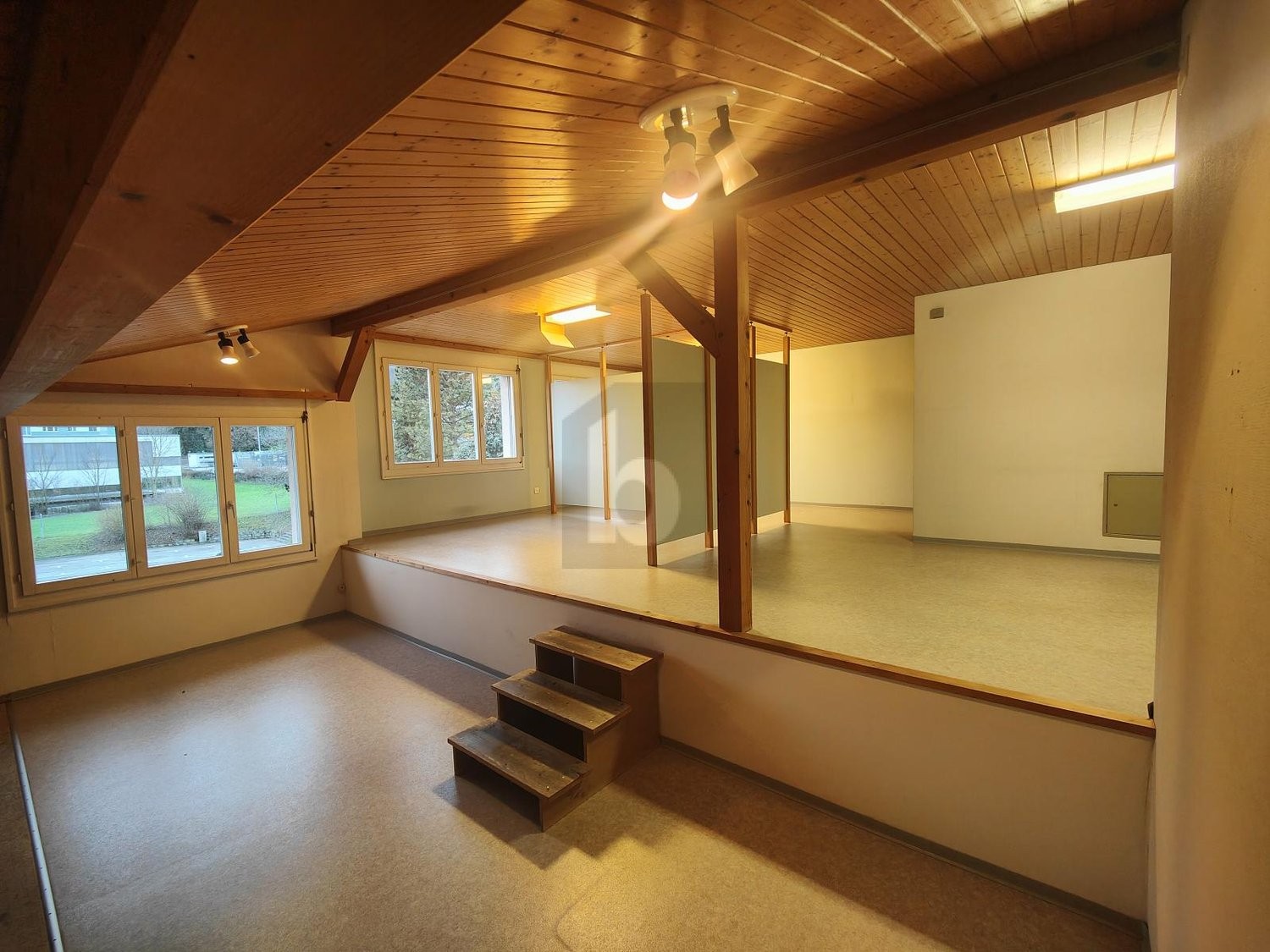 60m² office