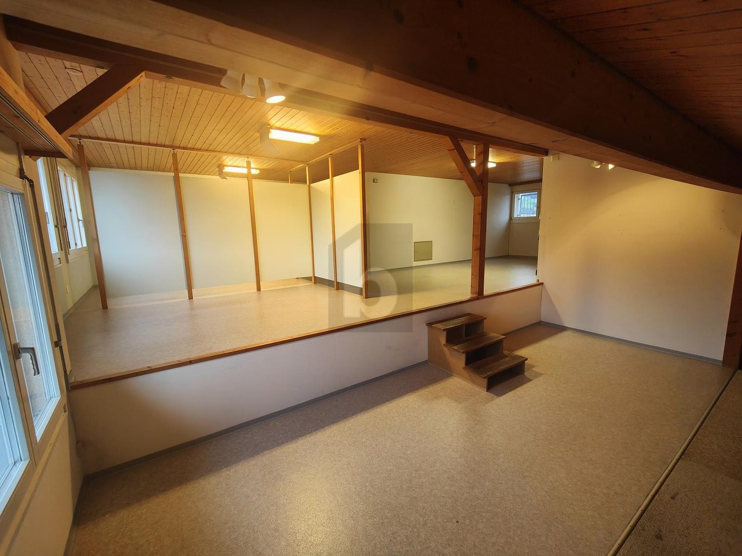 60m² office