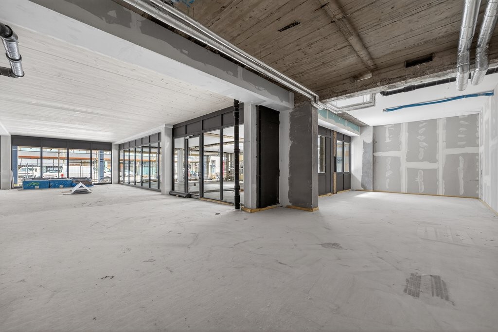 270m² shop