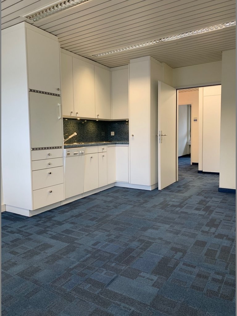 242m² office