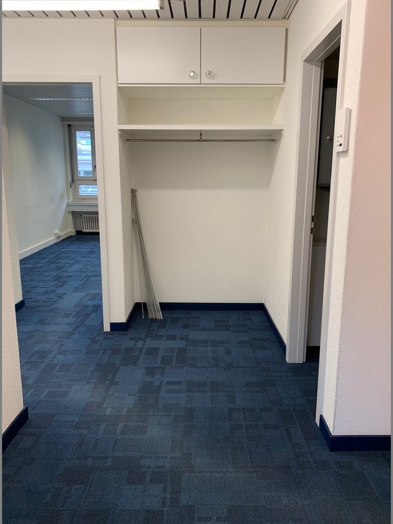 242m² office