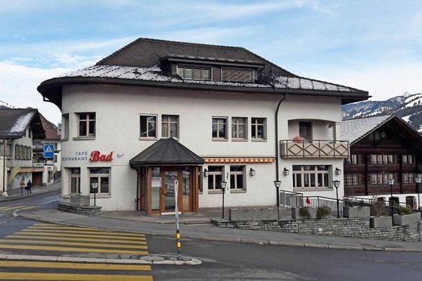 Commercial, Foto 1 von 5