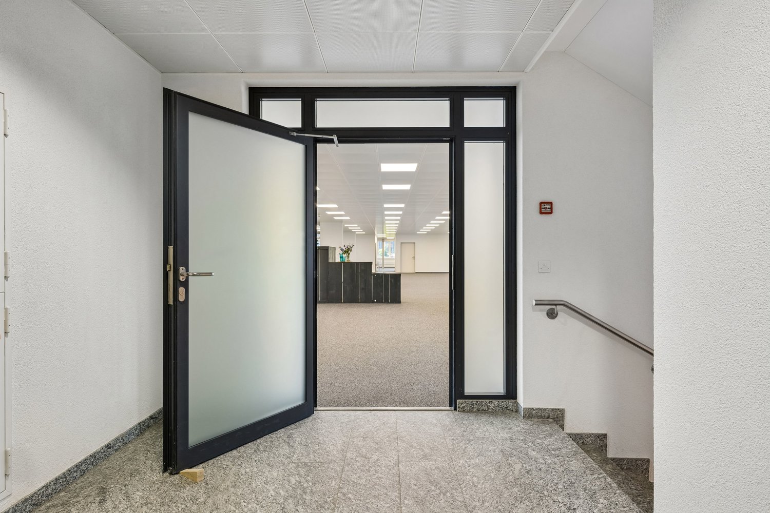 841m² office