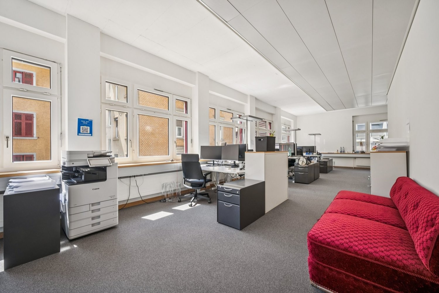 179m² office