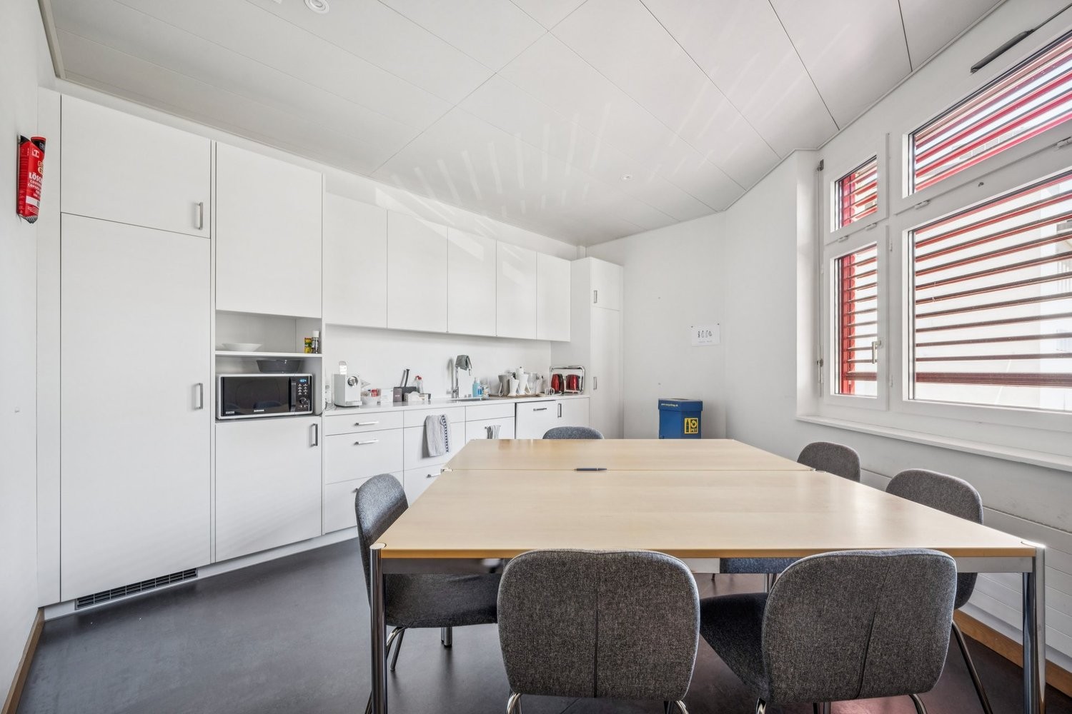 179m² office