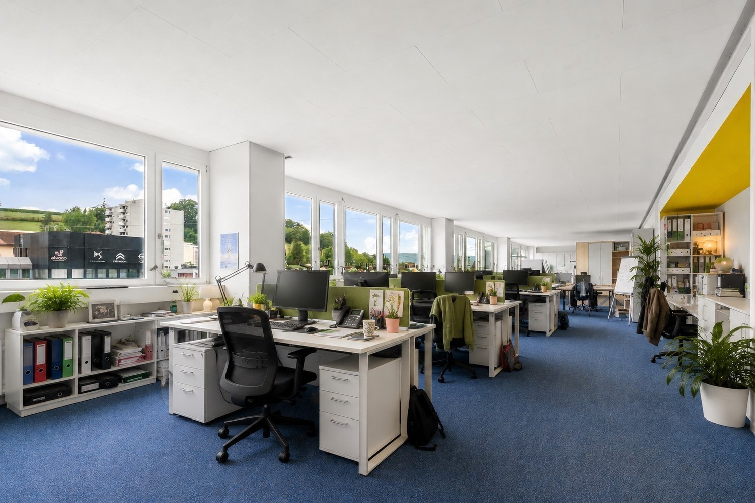 518m² office