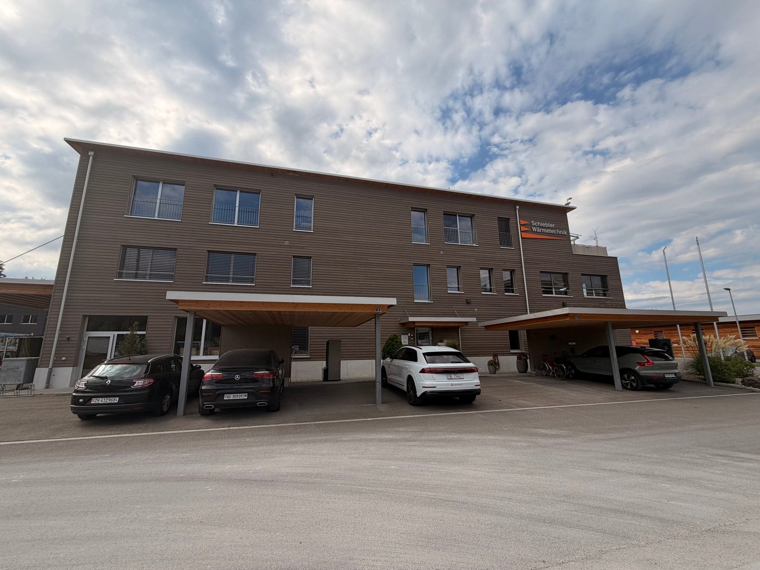 128m² office