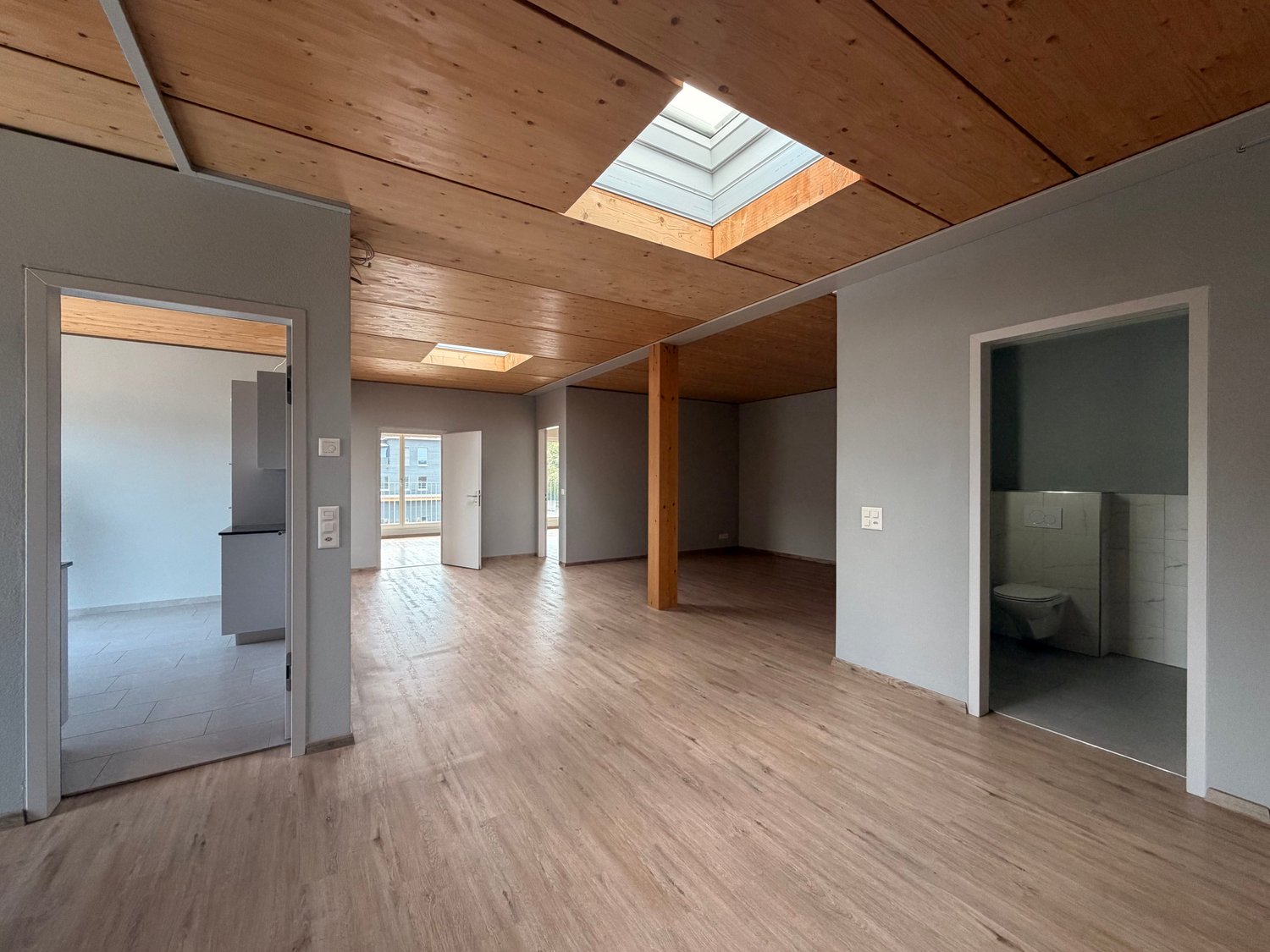 128m² office