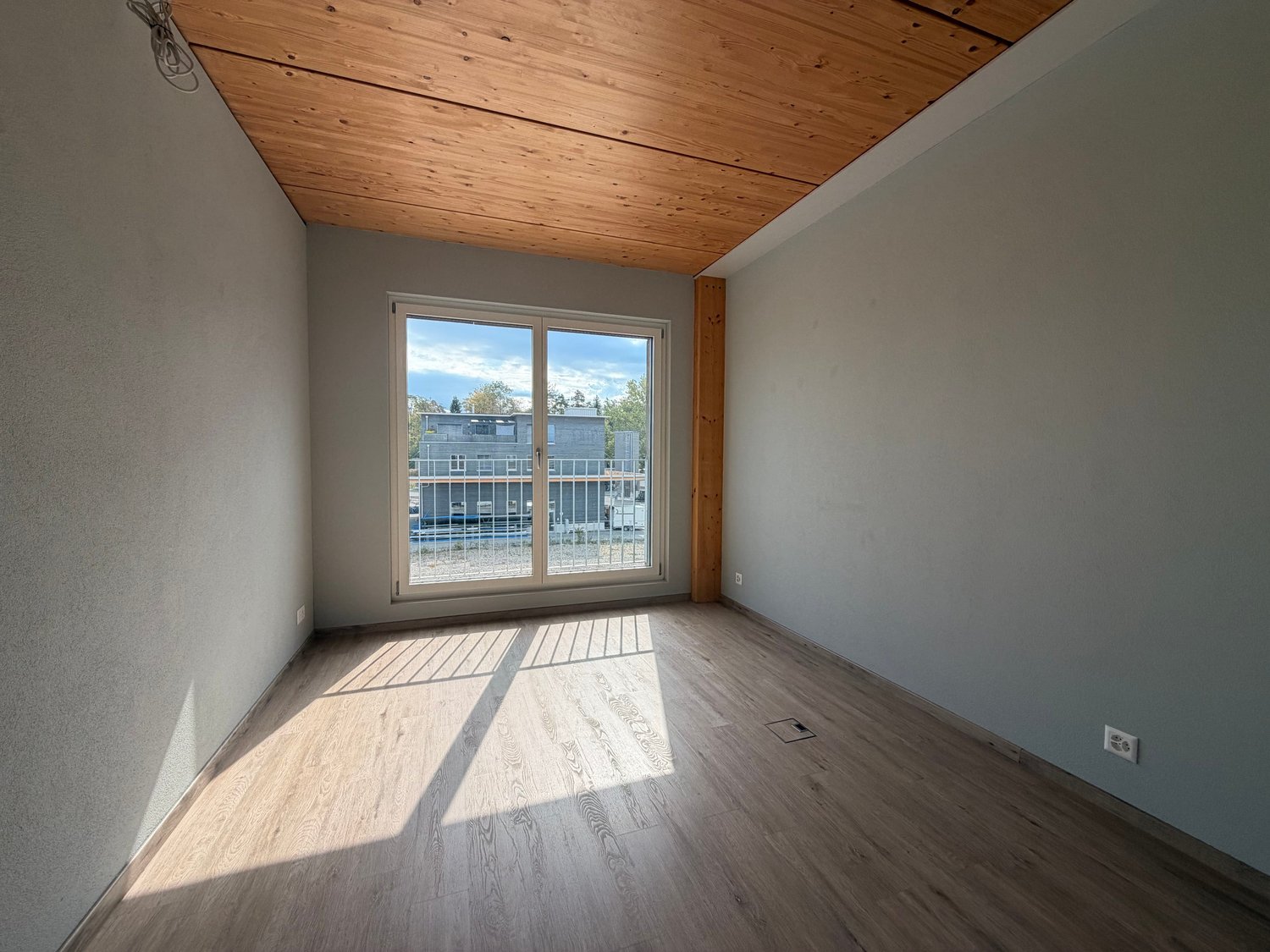 128m² office