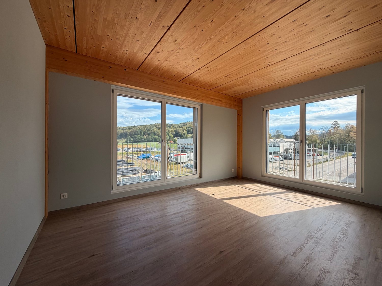 128m² office
