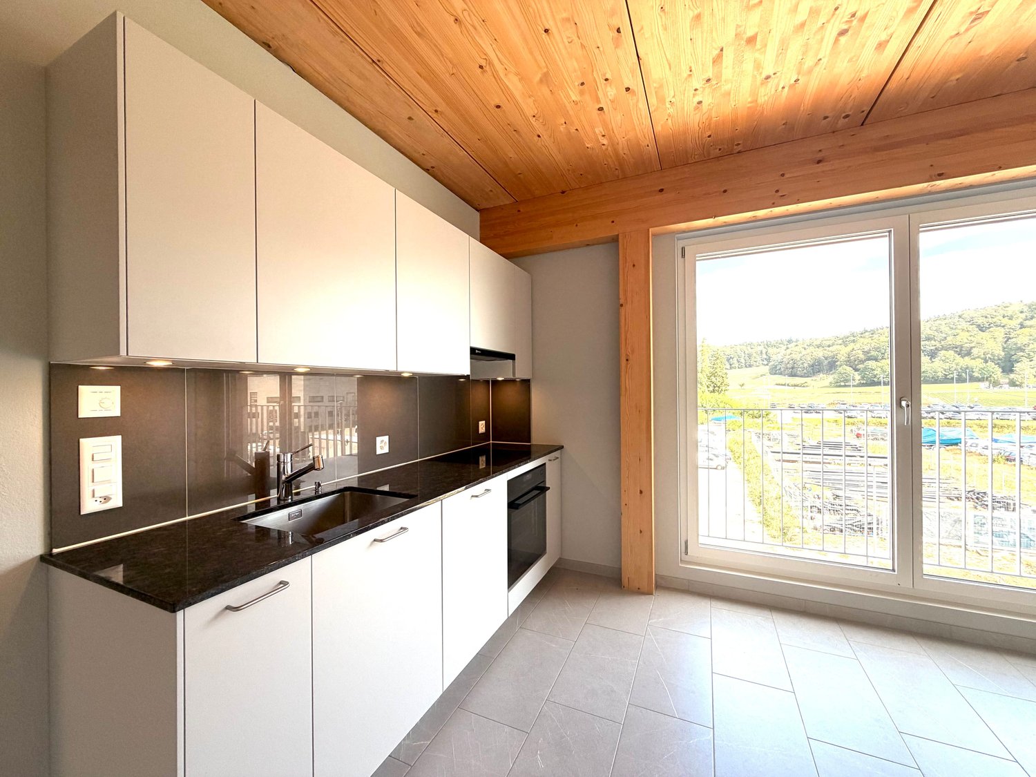 128m² office