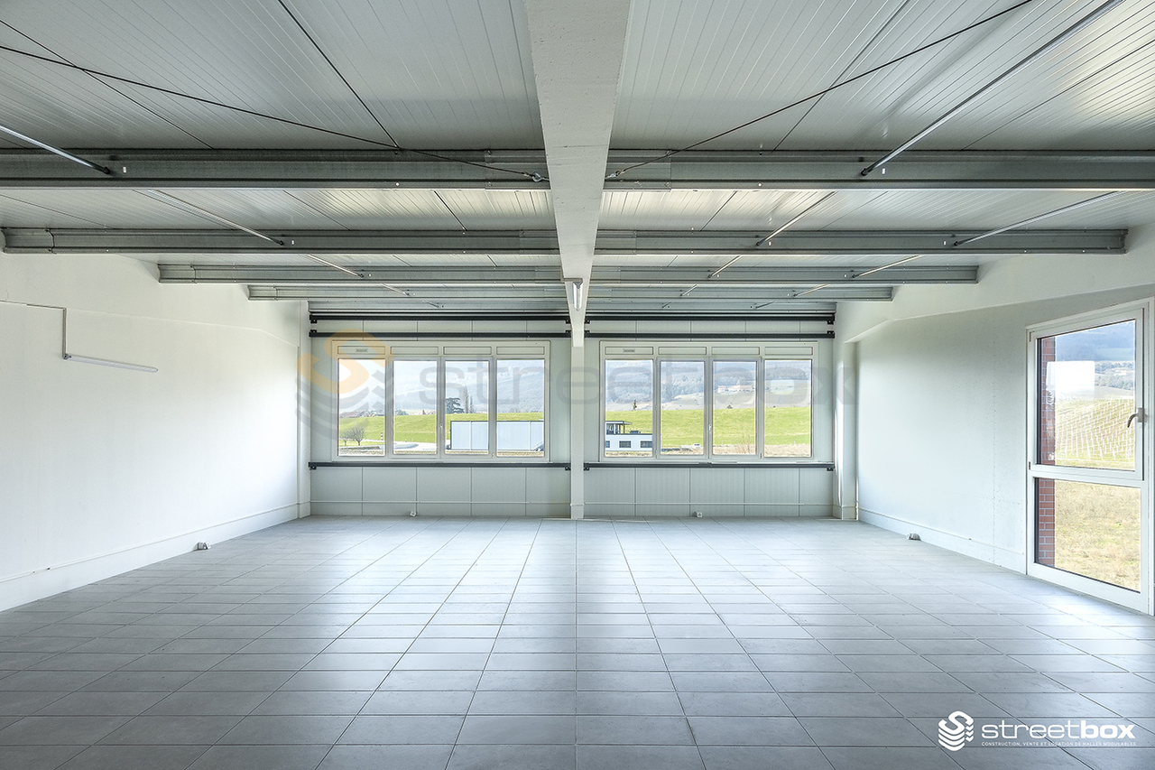 172m² commerciale, foto 2 di 3