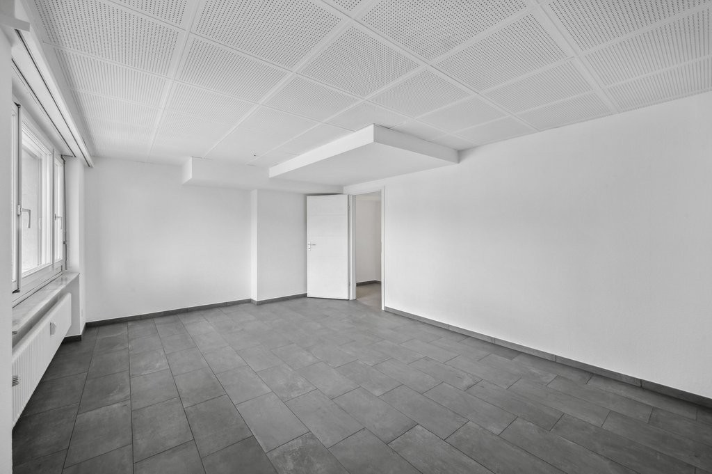 80m² office