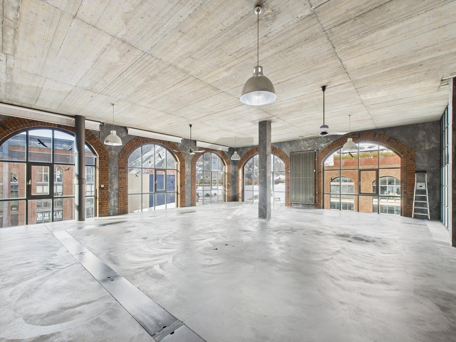 170m² office