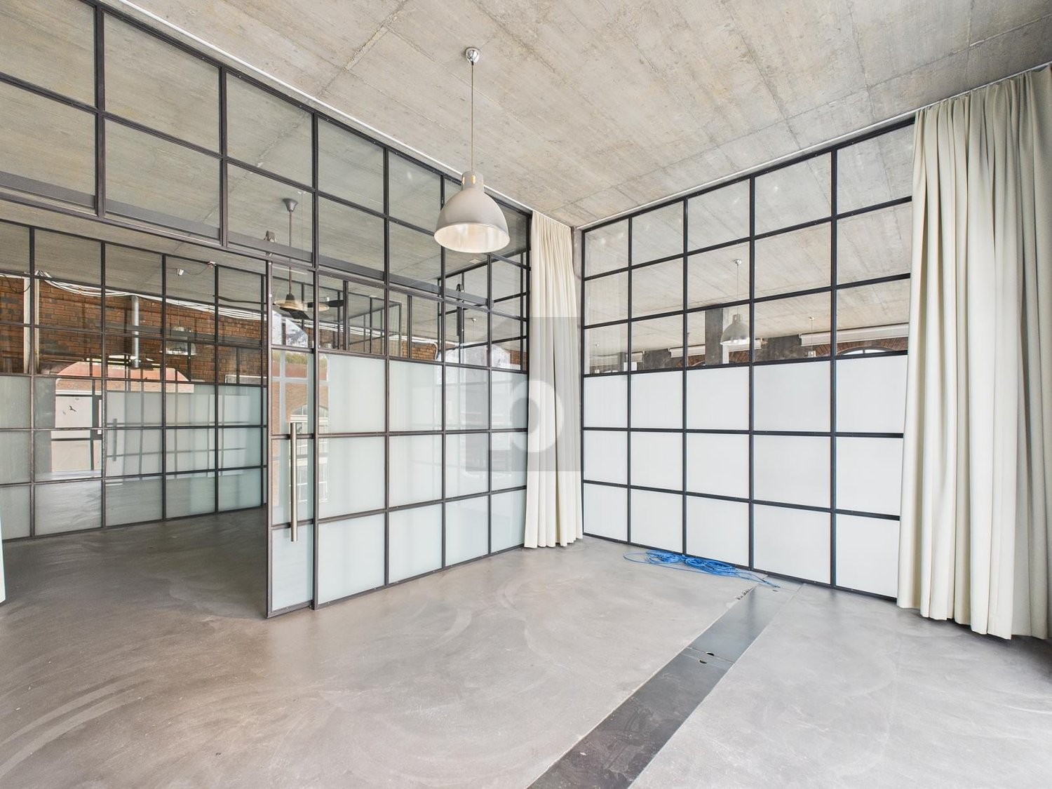 170m² office