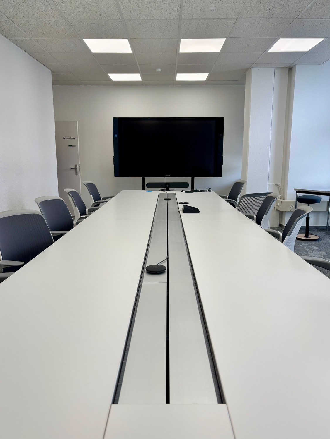 602m² office