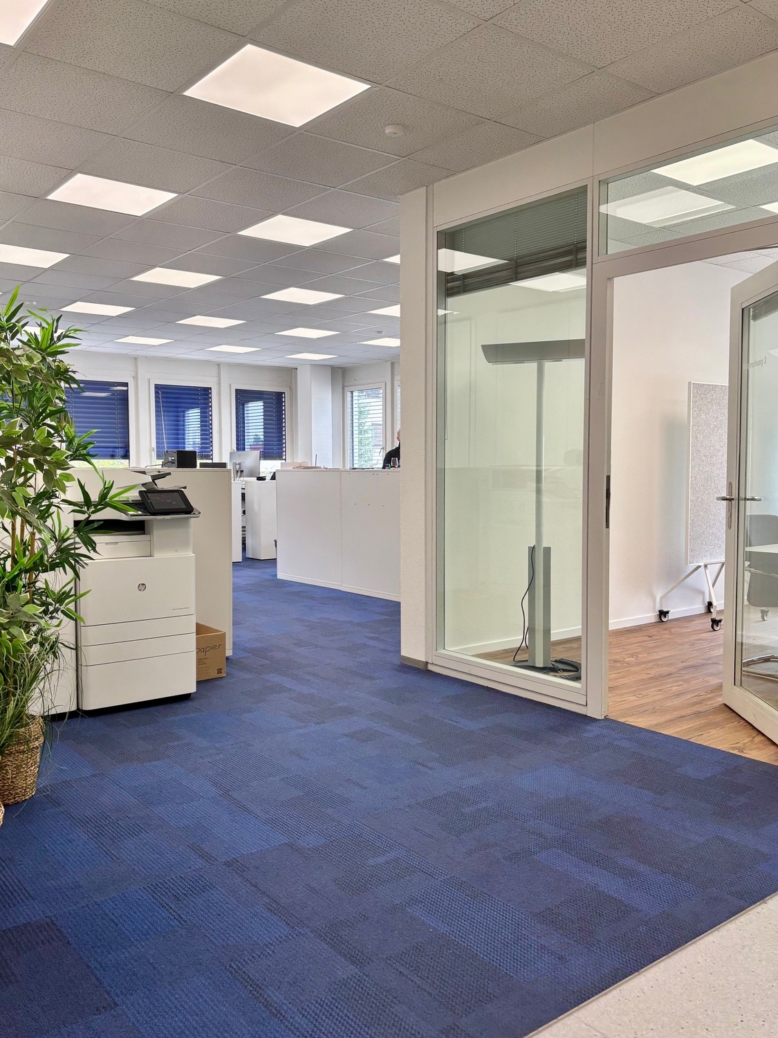 602m² office