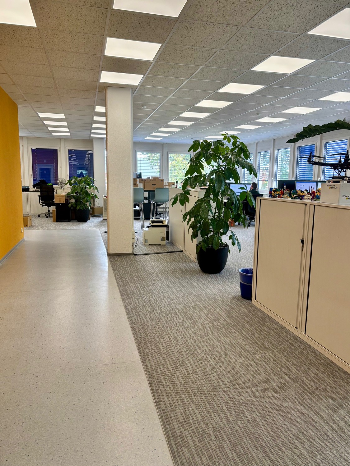 602m² office